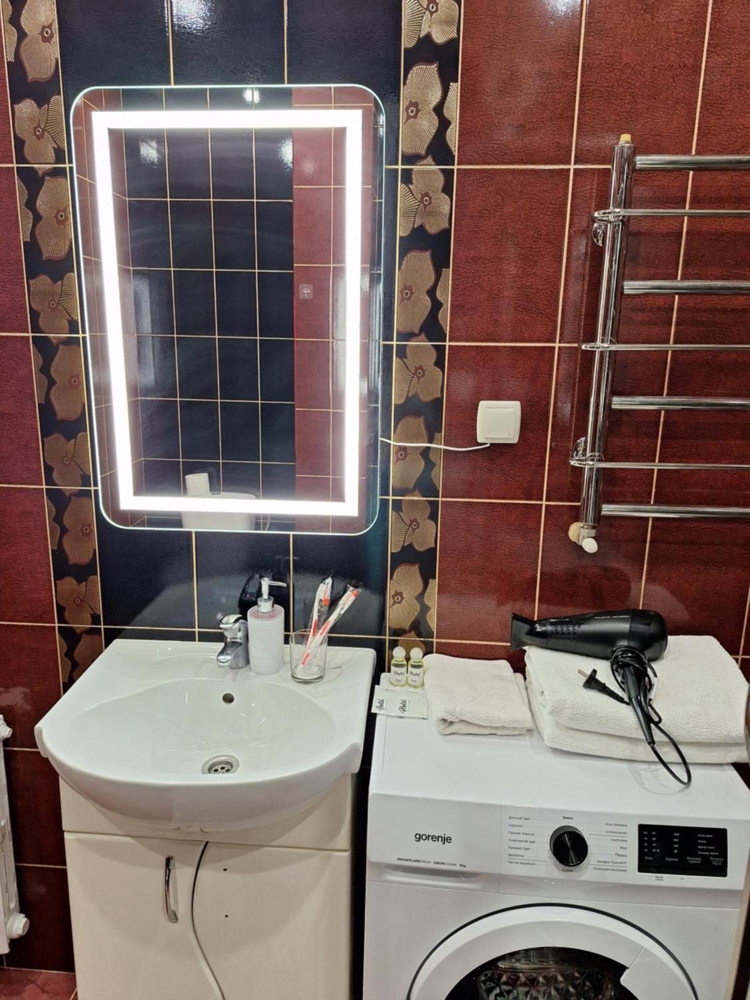 Однокімна Квартира Біля Каштанової Алеї У Центрі Полтави Мережа Alexapartments Документи Для Відряджень Безконтатне Заселення 24-7 Полтава Екстер'єр фото